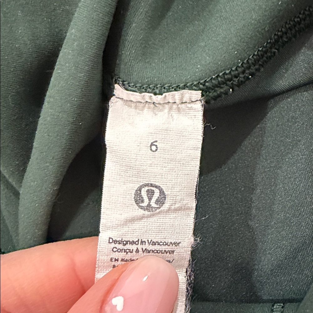 Lululemon - Picture 3 of 3